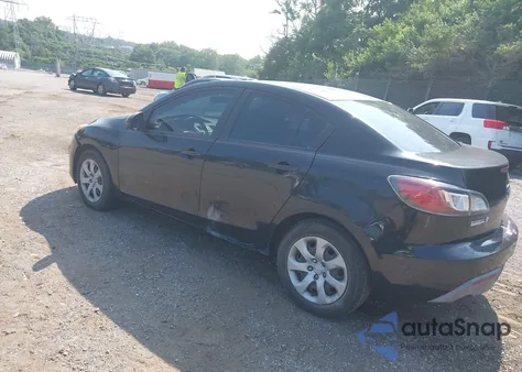 2011 Mazda Mazda3 I Sport z USA, uszkodzony, nr VIN JM1BL1UG2B1361921